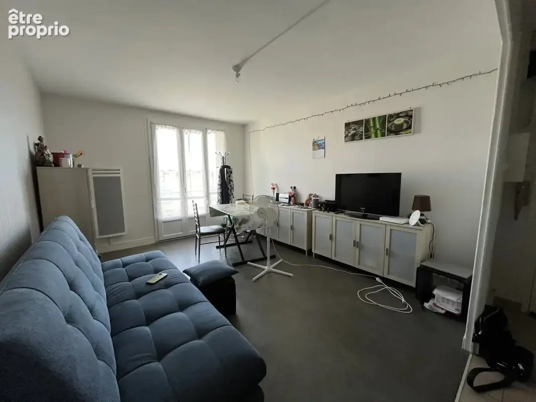 BOURG-LES-VALENCE – Appartement T3 loué avec balcon, cave et parking collectif fermé - photo 2