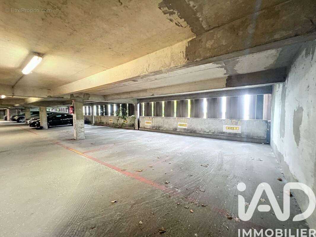 Photo 4 - Parking à CERGY