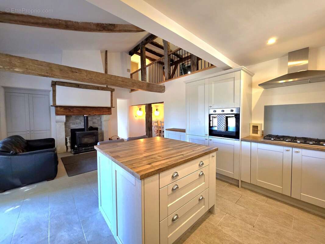 Maison de caractère en pierre rénovée avec vaste grange, près de Lauzun - photo 3