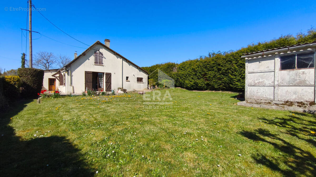 Maison à THIRON-GARDAIS