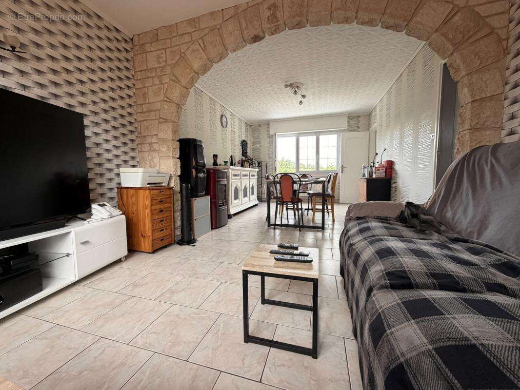 Maison semi individuelle 3 chambres, jardin et stationnement intérieur - photo 2