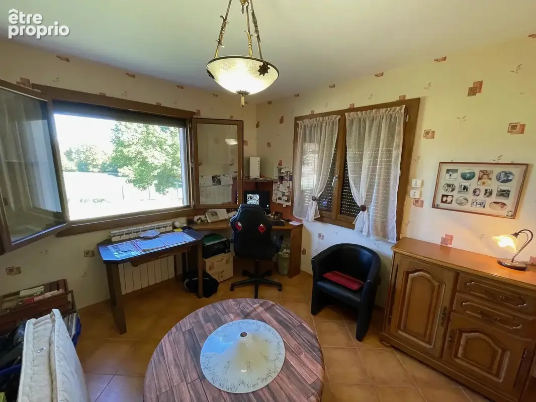 Charmante maison de 3 chambres avec grange, piscine et jardin de 9357m² - photo 8