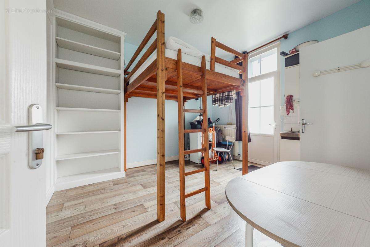 Immeuble de rapport à Saintes, 6 logements meublés, fort potentiel locatif - photo 9