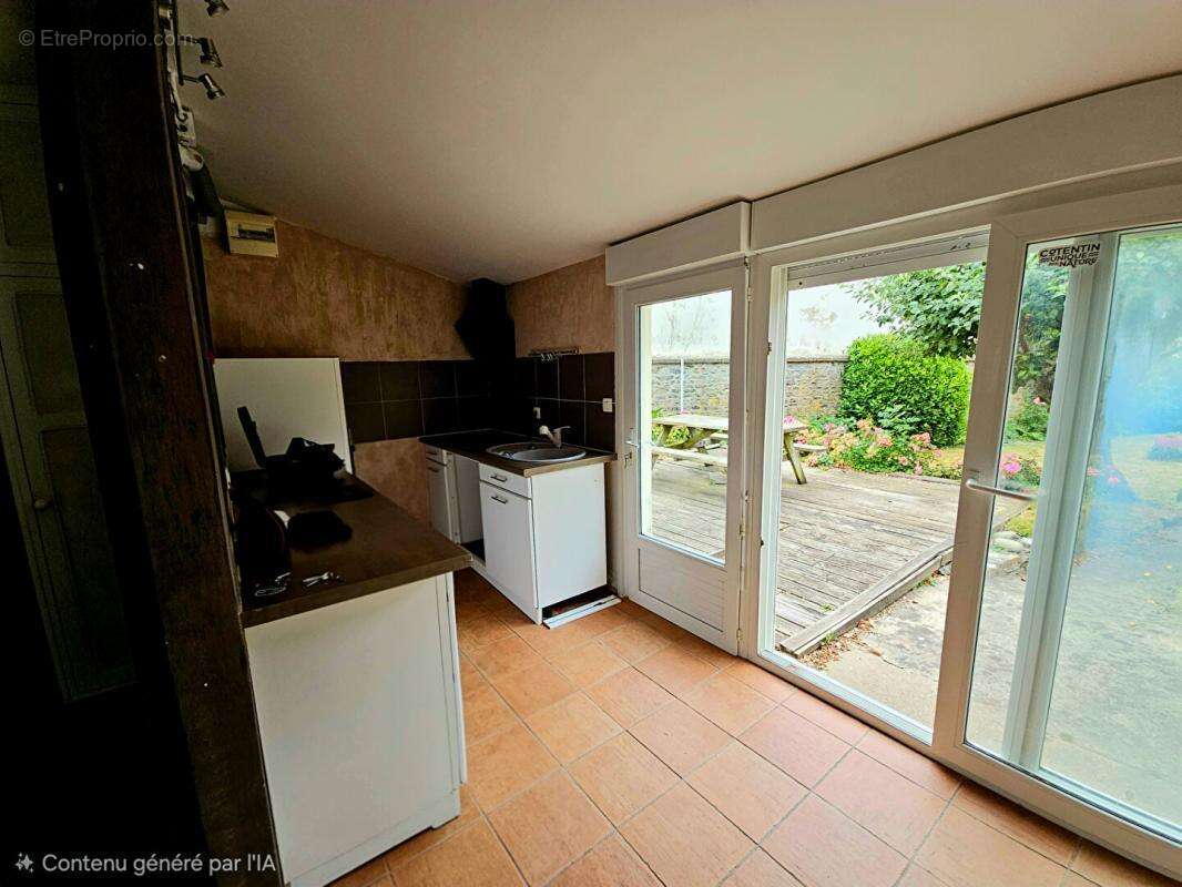 Quartier de la Mairie. Maison 97m² sur une parcelle de 333m² - photo 9