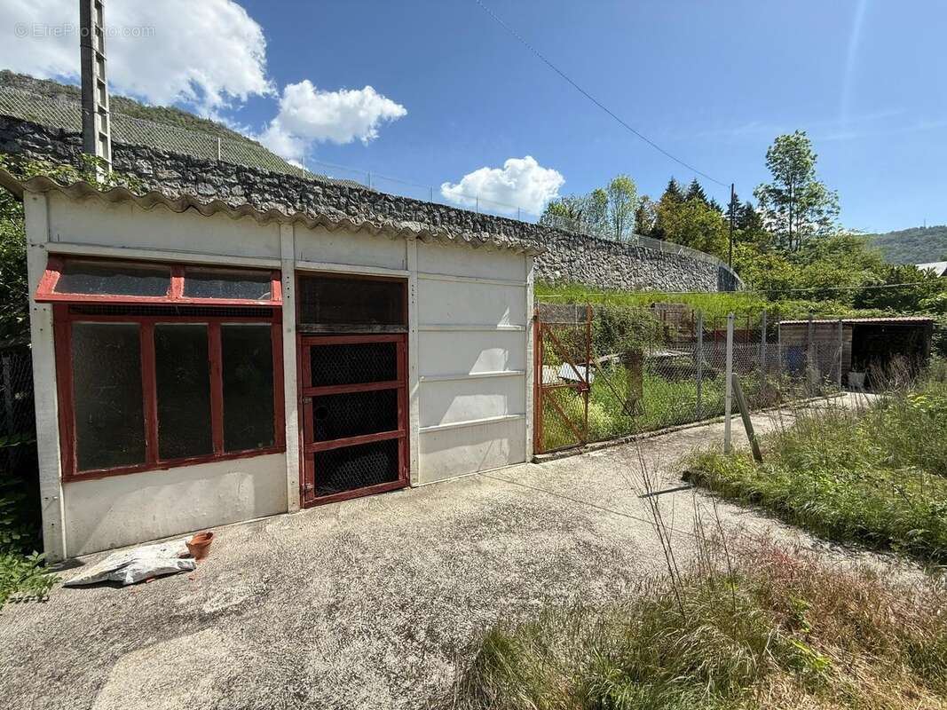   - Maison à LUZENAC