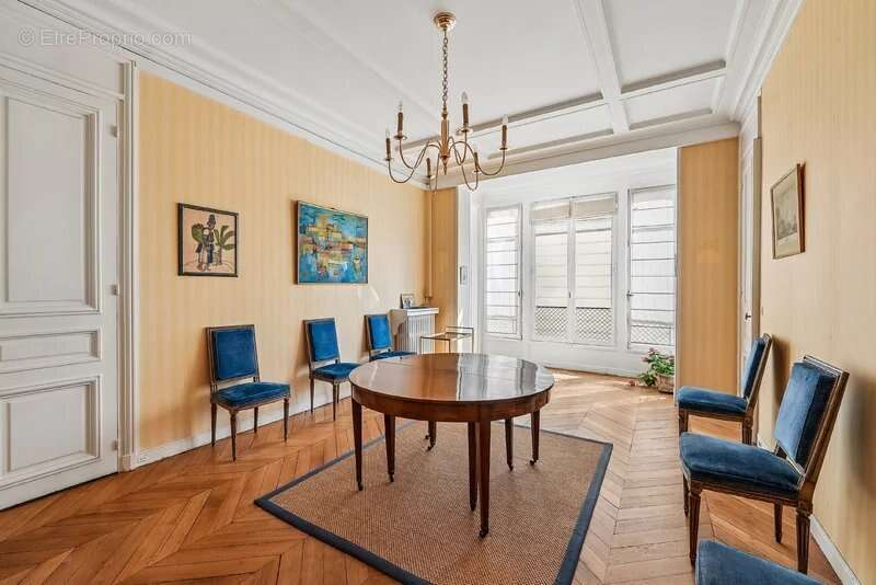 Appartement à PARIS-7E