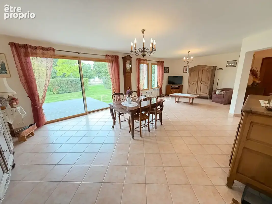 Appartement t5 - 112m² - 2 chambres - rez de jardin - garage - place de stationnement - cave - photo 3