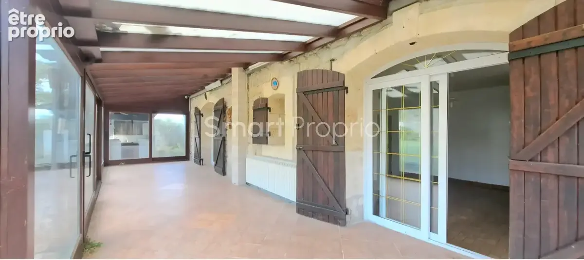 Grande maison en pierre de 208 m2 à Saint-Yzan-de-Soudiac   idéal famille ! - photo 4