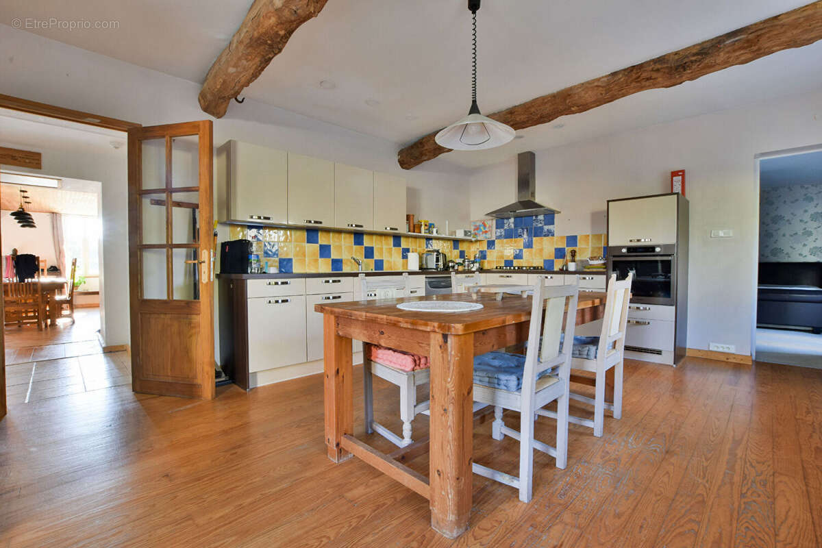 Maison à SAINT-GENIS-DE-SAINTONGE