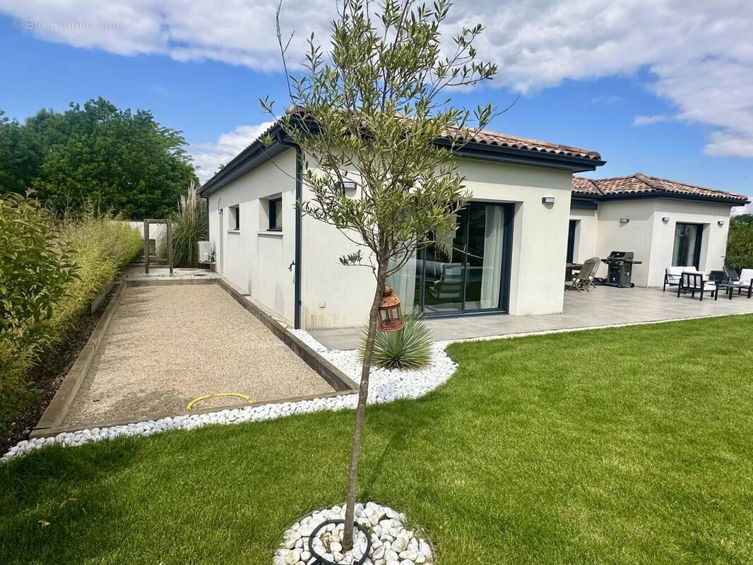 Maison à LAPEYROUSE-FOSSAT