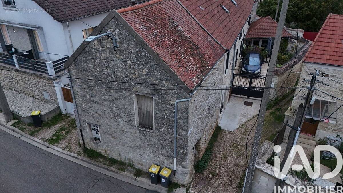 Photo 1 - Maison à JUZIERS