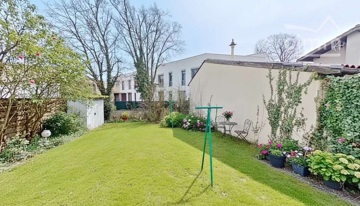 Maison à fort potentiel avec jardin – à 2 pas du tram t3 - photo 7