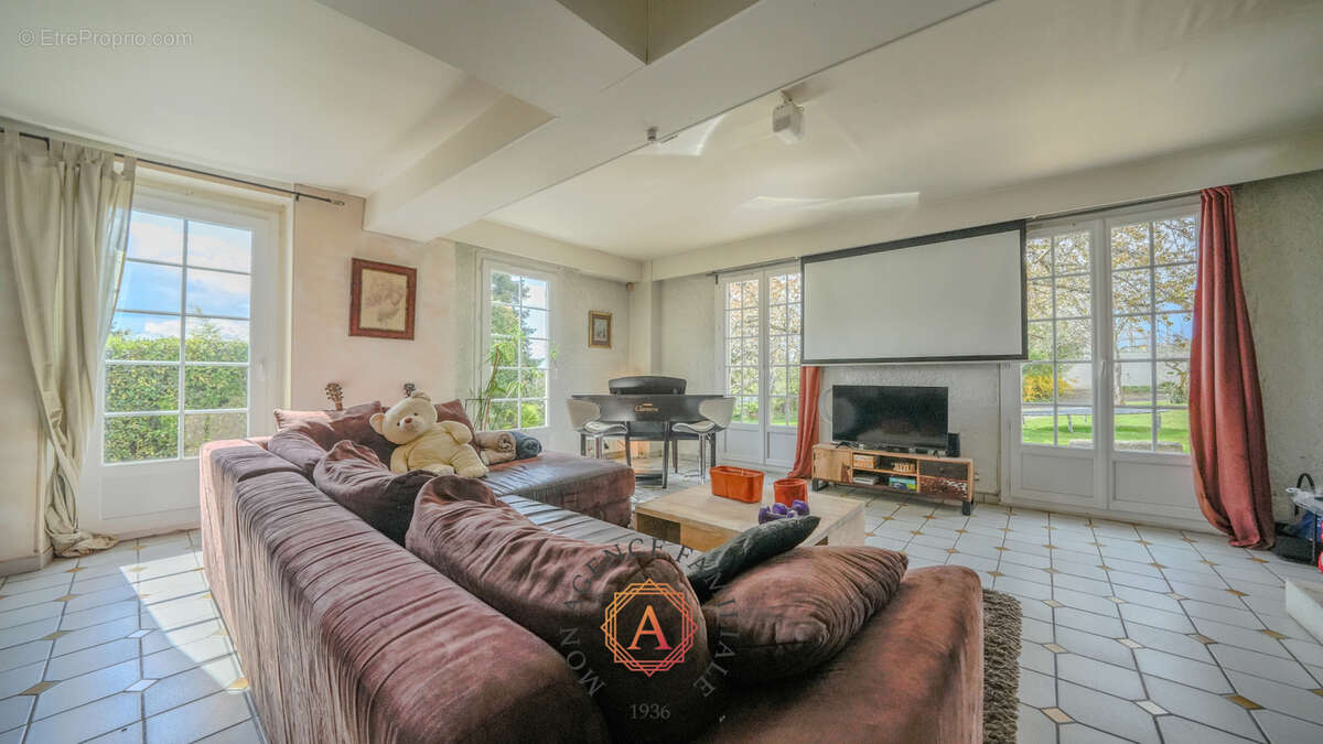 Maison 9 pièces de 243 m2 - photo 3