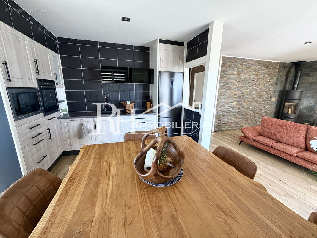 Maison rénovée - proche commerces et plage - photo 4