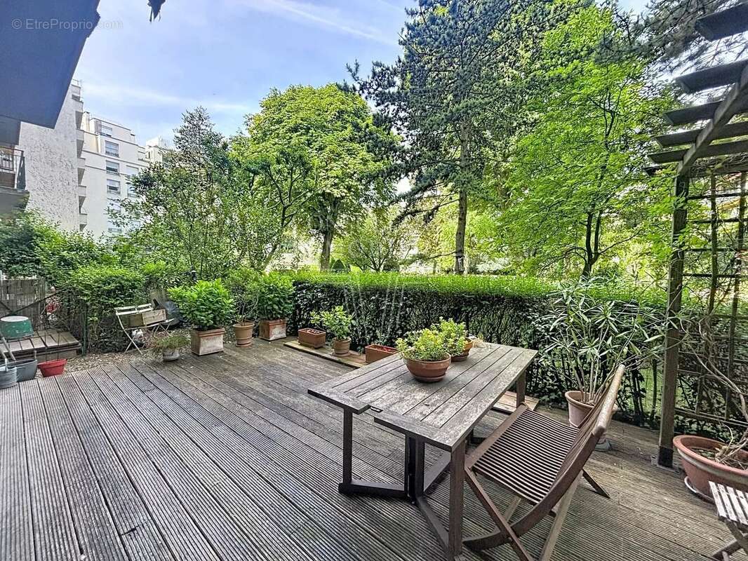 Appartement à NEUILLY-SUR-SEINE