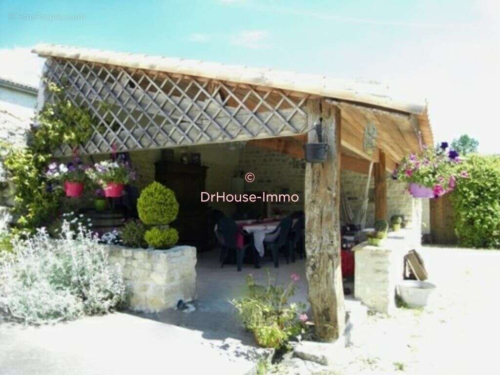 Maison à SAINT-AMANT-DE-BOIXE