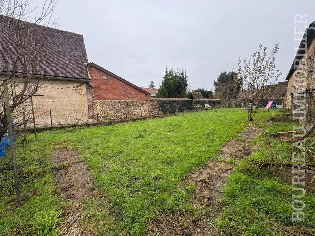 Maison à LA CELLE-SAINT-CYR