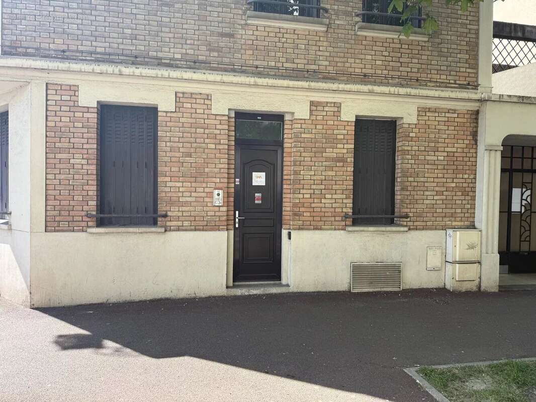 Commerce à SURESNES