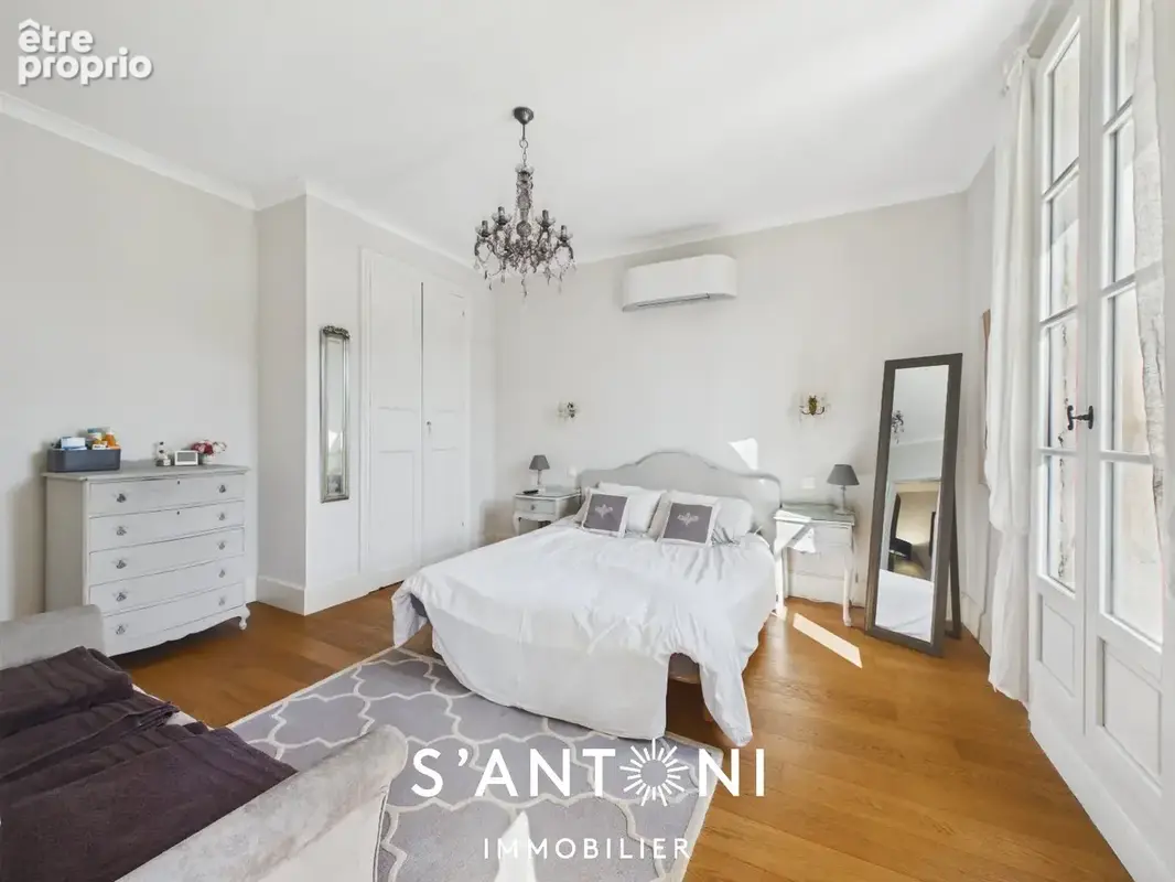 Abeilhan  maison de maître en pierres  plus de 200 m²  piscine  garage de 160 m² - photo 10