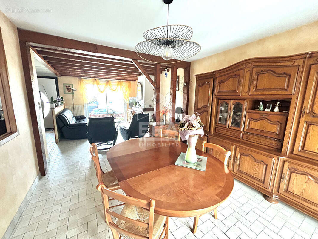 Maison à NEUVILLE-SUR-SARTHE