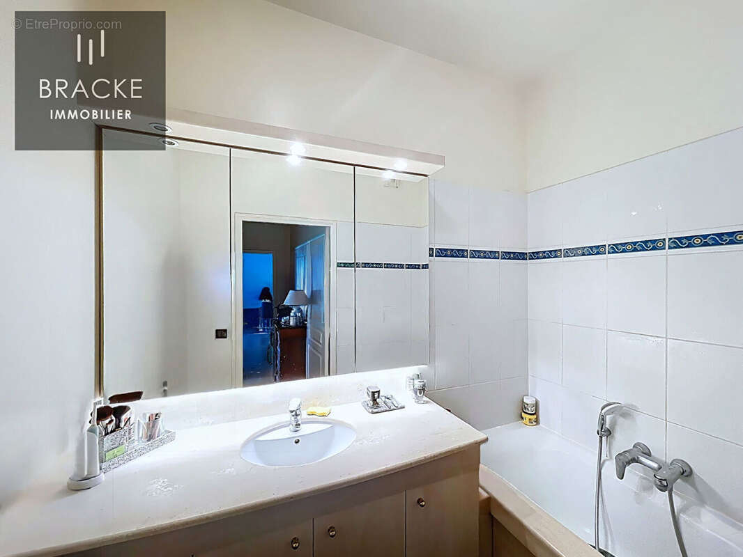 Appartement à COURBEVOIE