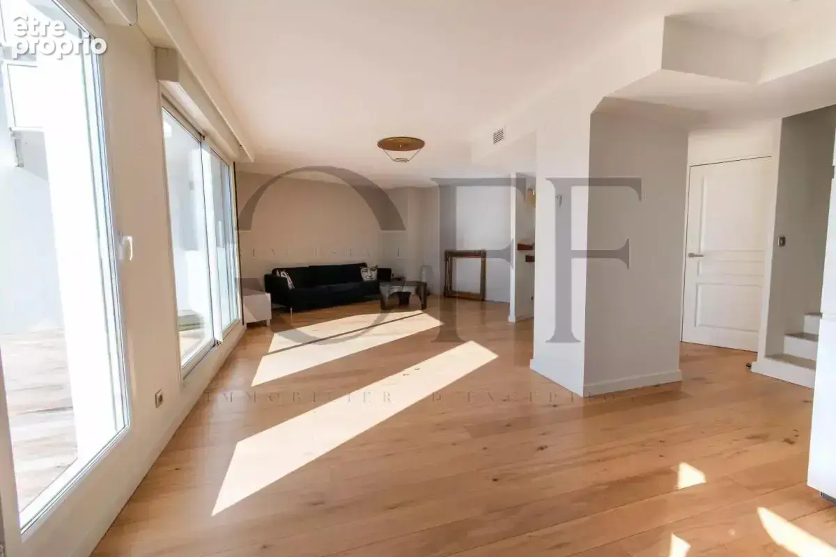 13008 Marseille  – Duplex 100 M2 au dernier étage  - 2 chambres - terrasse - photo 7