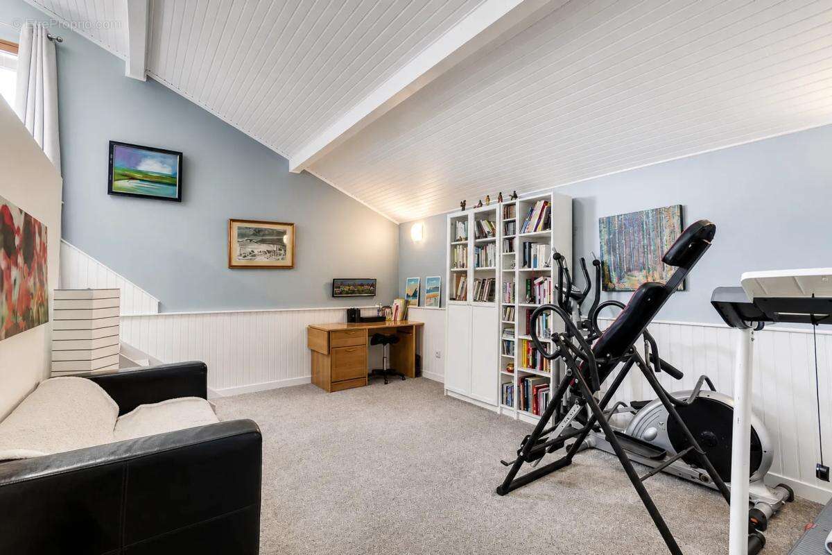 Maison familiale de 170 m² avec piscine à Primarette - photo 18