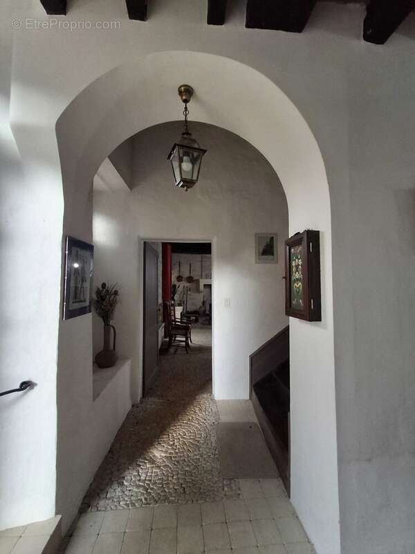 Maison 250 m² à Montbron  - photo 9