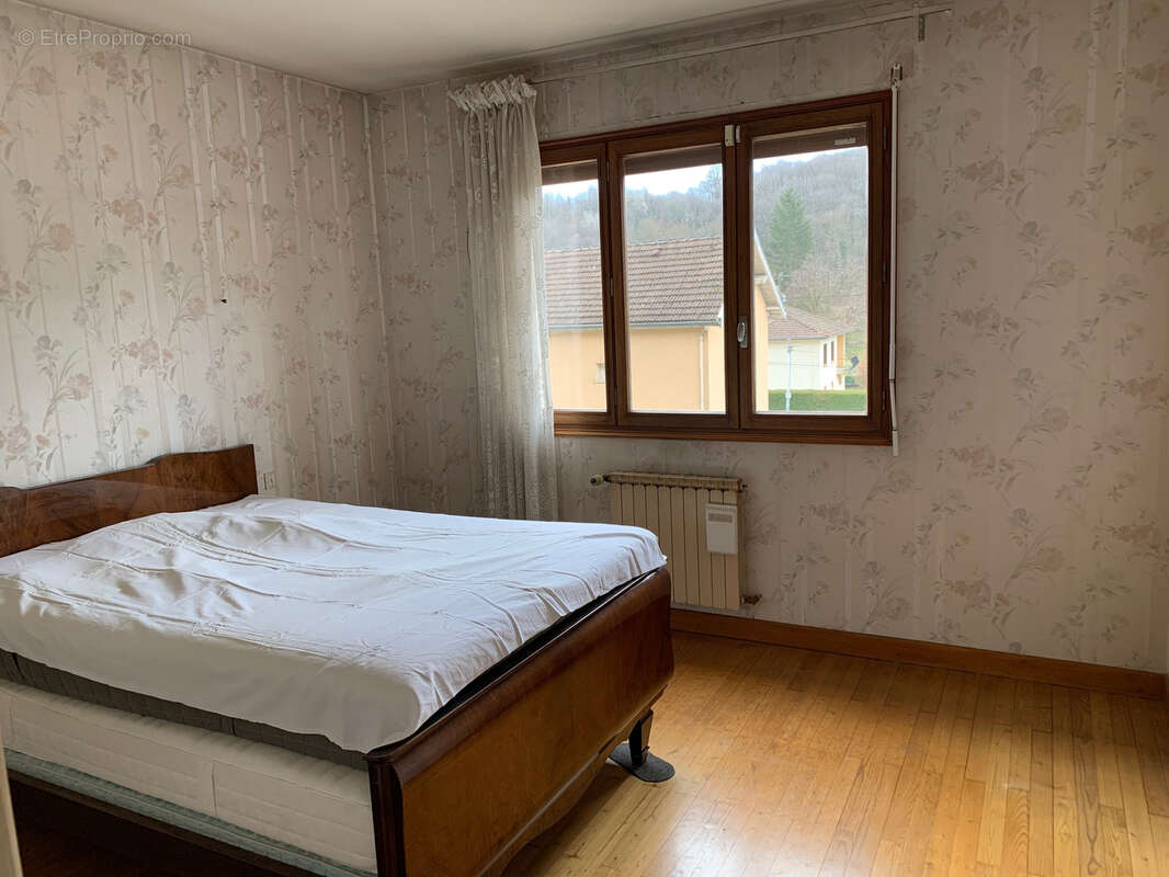 Maison à SAINT-CLAIR-DE-LA-TOUR