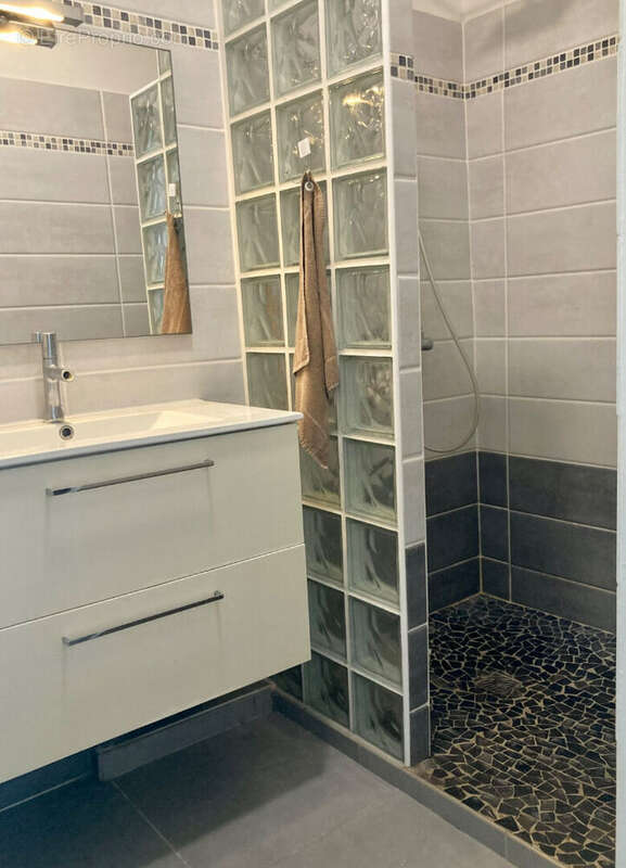A SAISIR : appartement T4 118.62 m² Fort-de-France. - photo 9