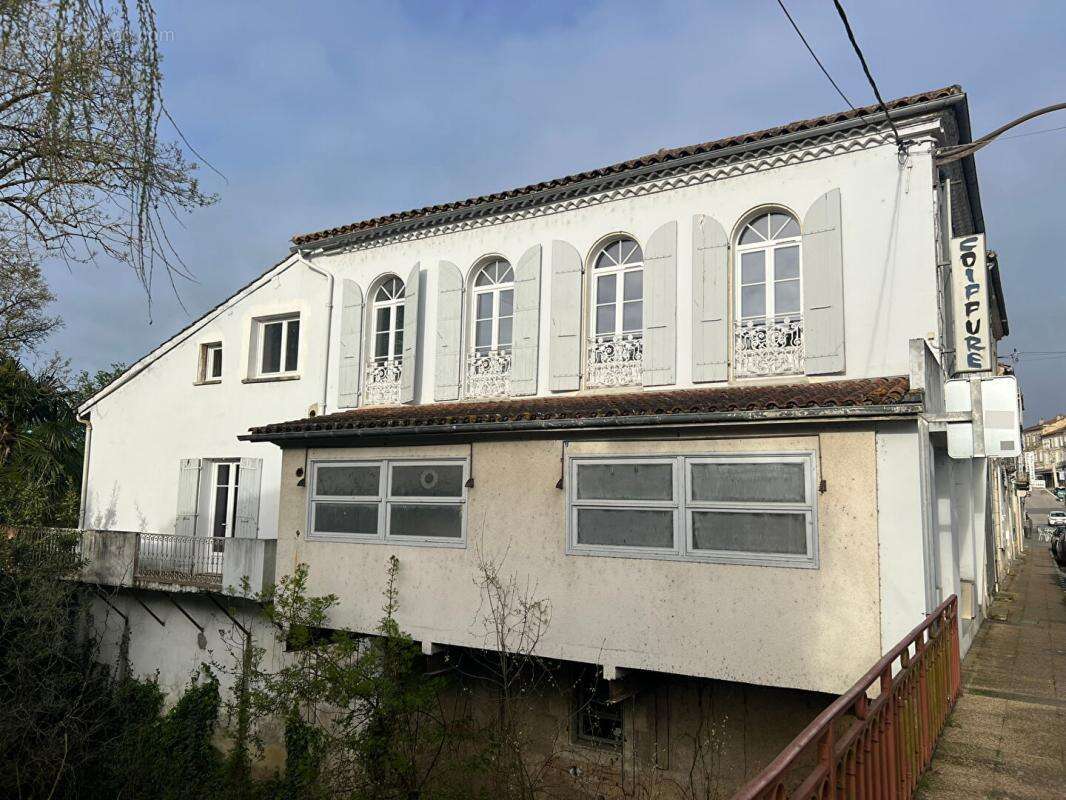 Maison à VIC-FEZENSAC