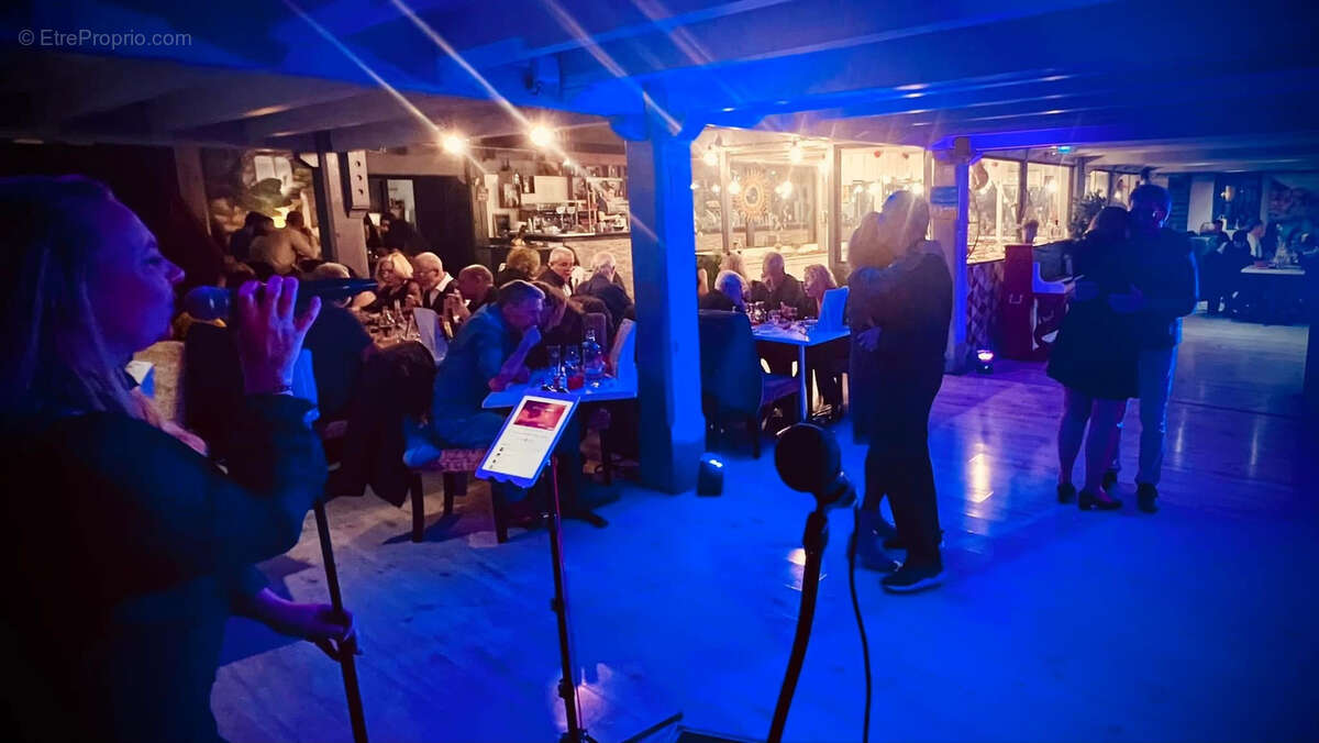 Commerce à SAINT-JEAN-DE-VEDAS