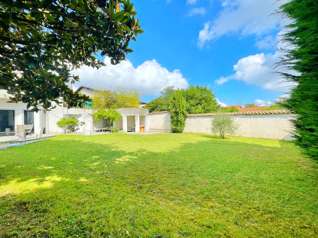 Découvrez une maison d'exception au cœur d'Irigny - photo 3
