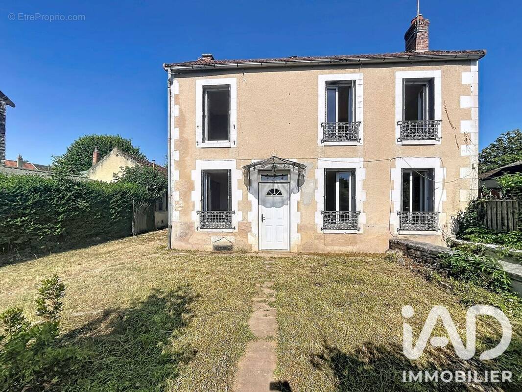 Photo 1 - Maison à MAILLY-LA-VILLE