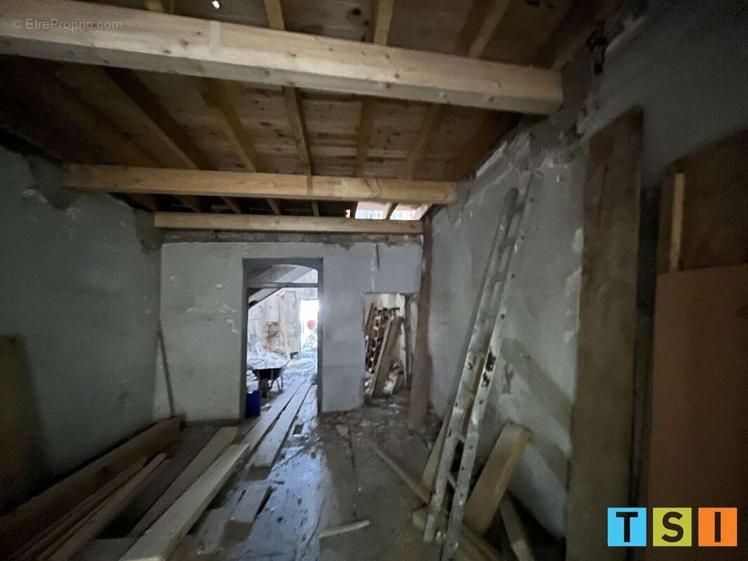 Maison à MONTREJEAU