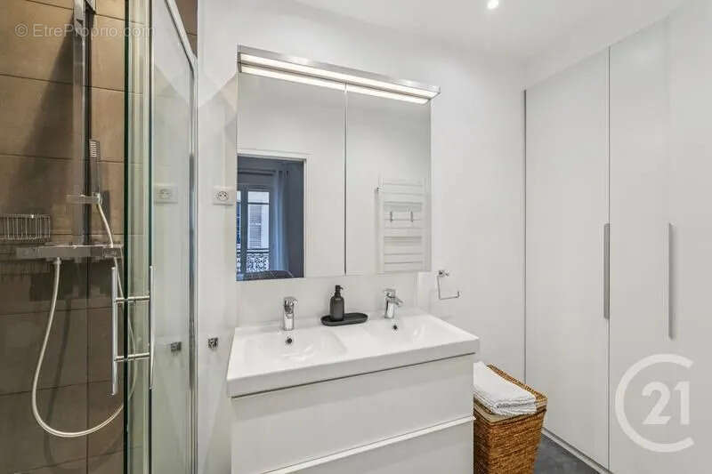 Appartement à NEUILLY-SUR-SEINE
