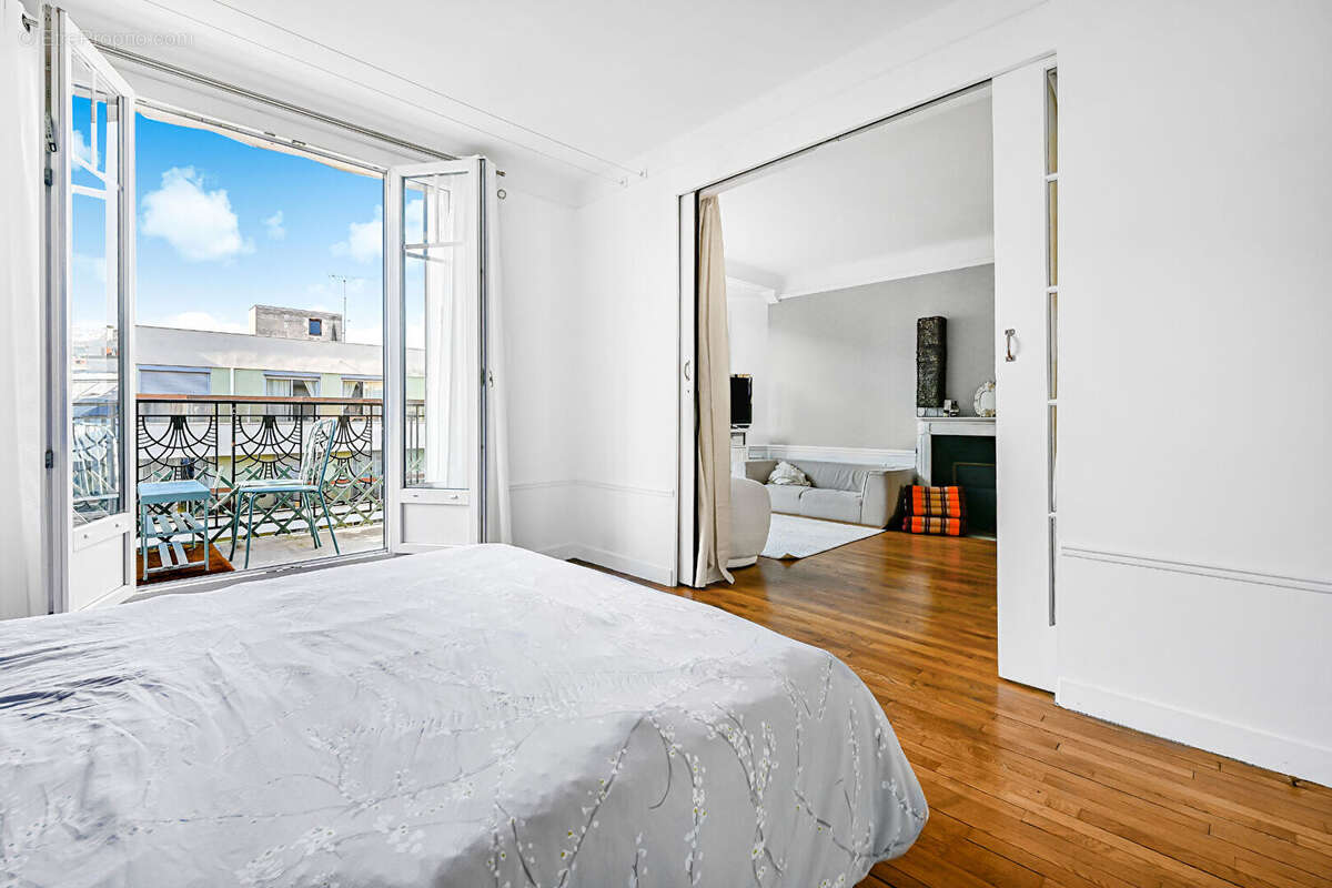 Appartement à PARIS-16E