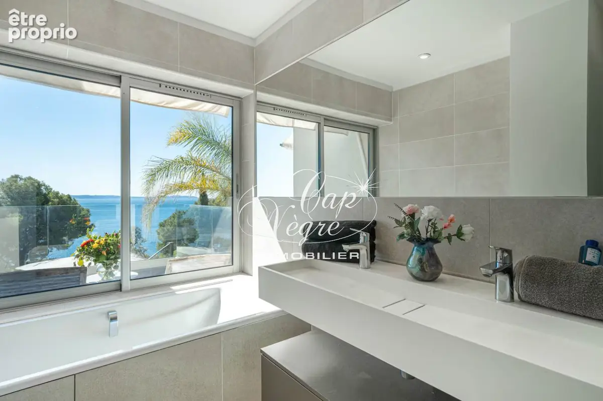 Villa 5 chambres avec piscine et vue mer située proche de l'une des plus belles plages du Lavandou - photo 15