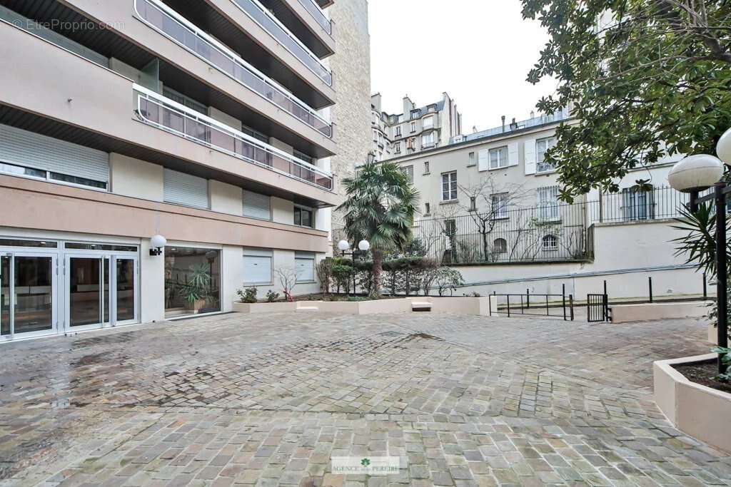 Appartement à PARIS-17E