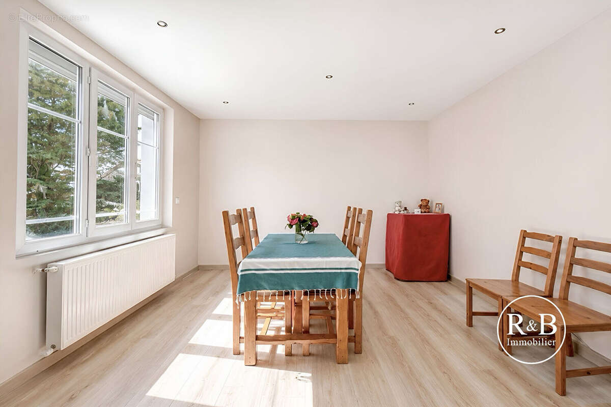 Appartement à LES CLAYES-SOUS-BOIS
