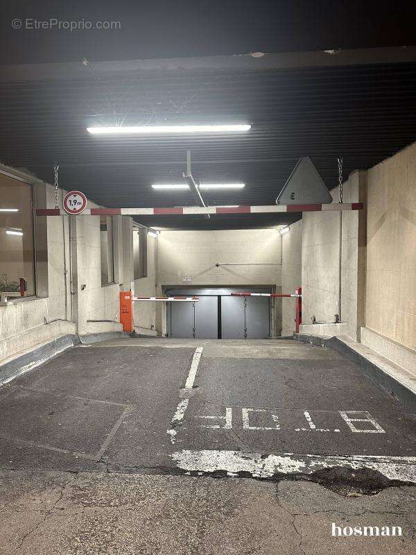 Parking à PARIS-3E