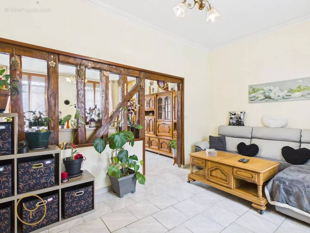 Maison à CHARNY-LE-BACHOT