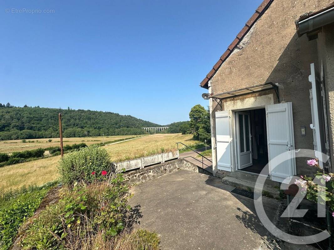 Maison à MONTREUILLON