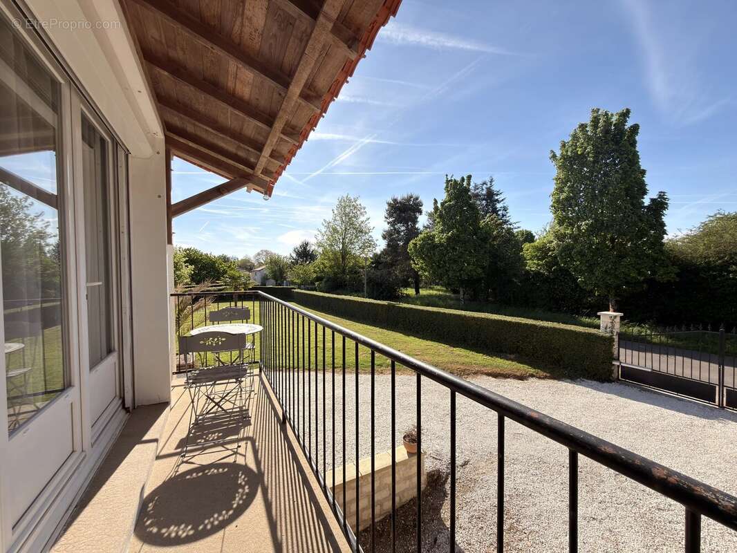 Maison à RUFFEC