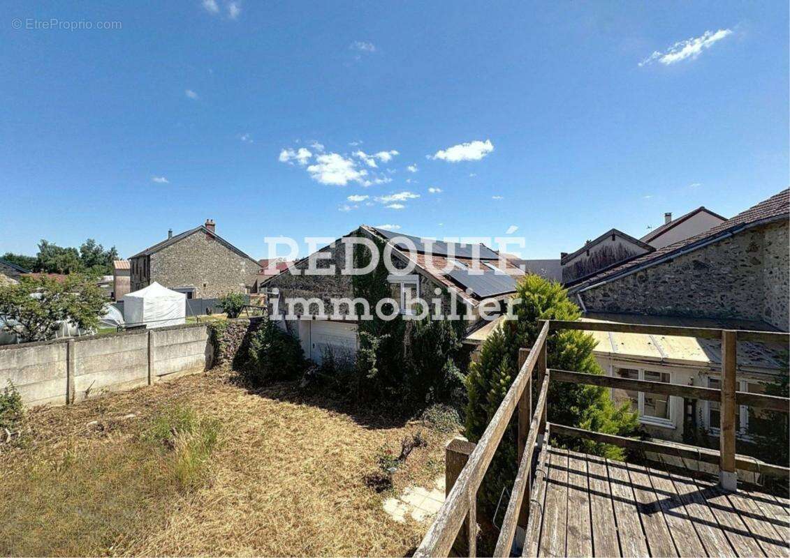 Maison à LA NEUVILLE-AUX-LARRIS