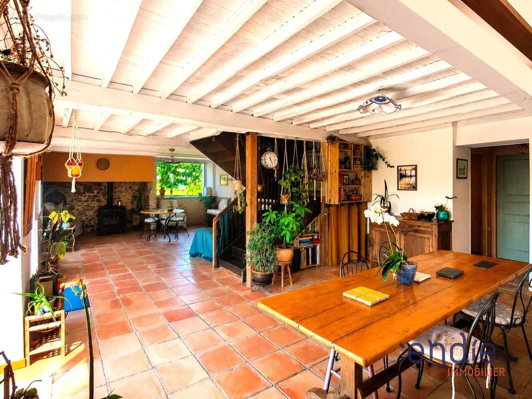Propriété avec dépendances sur 7,5 hectares au charme authentique - photo 4