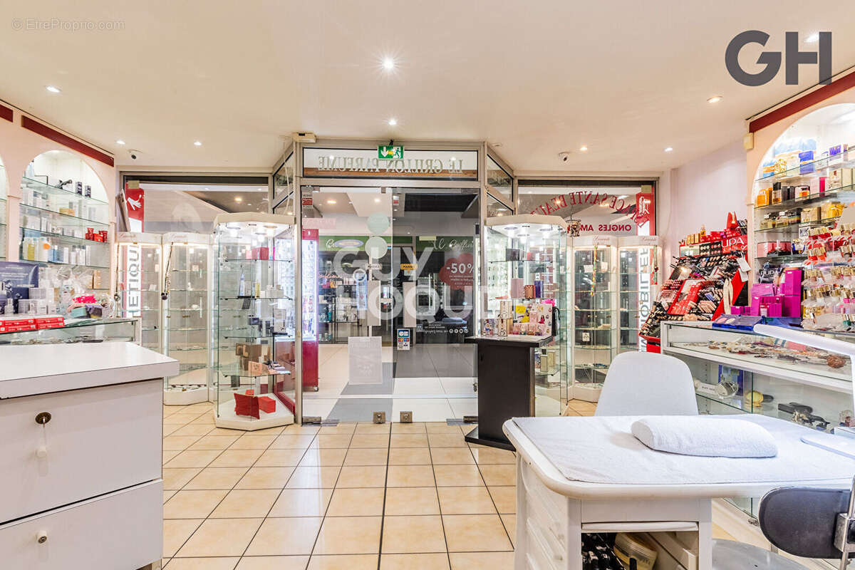 Commerce à SAINT-PIERRE-DU-PERRAY