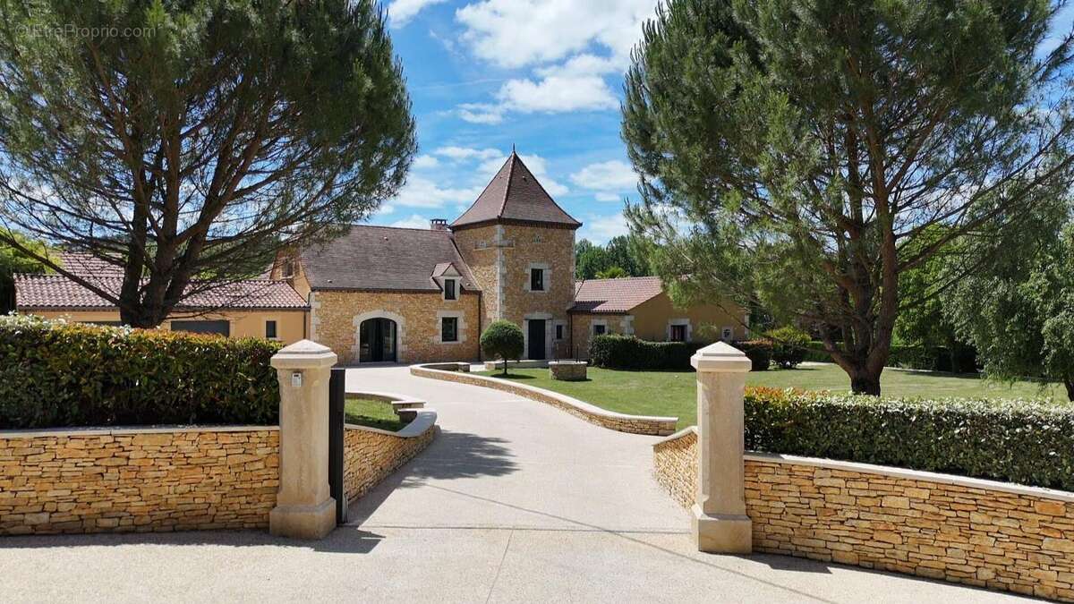 Belle propriété contemporaine avec piscine chauffée, dépendances et prestations de qualité - photo 3