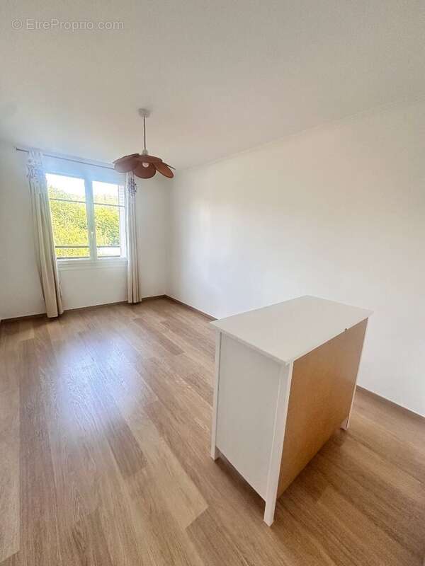 Appartement à BUC