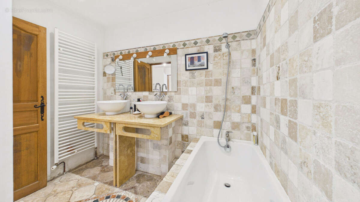 Maison Villecomtal 5 pièces 150 m2 + 76m²  aménageable sur 585 m² de terrain - photo 13